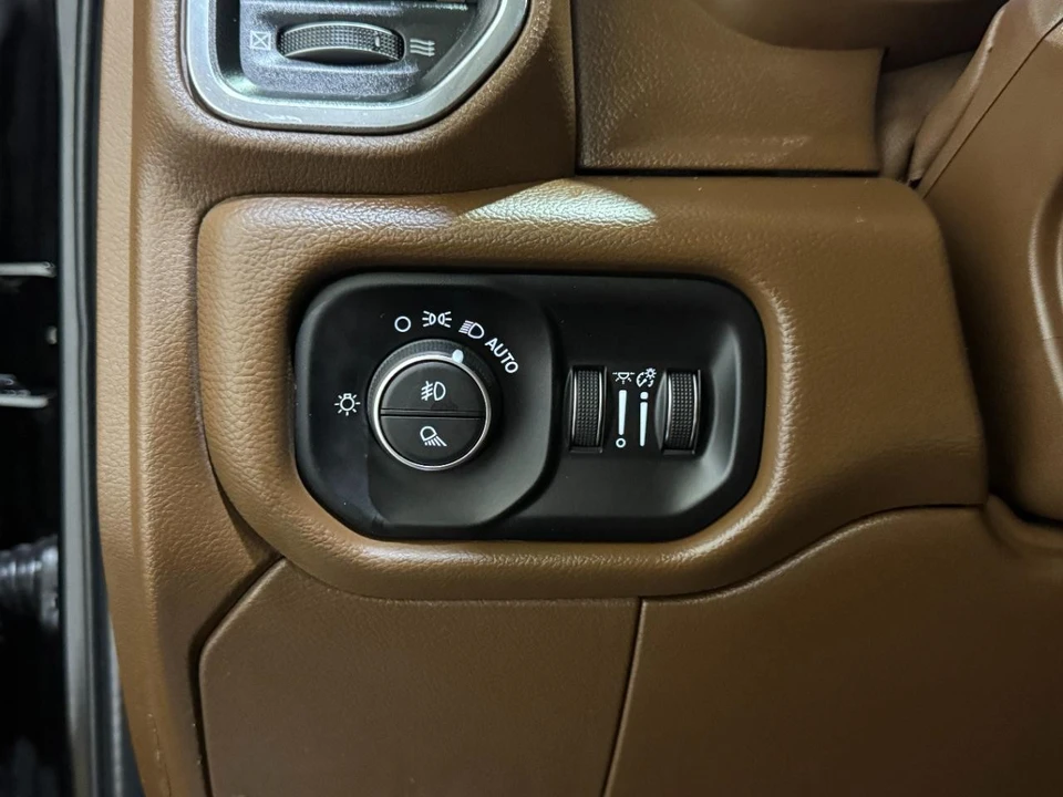 2022 Ram 3500 - Image 25 of 31