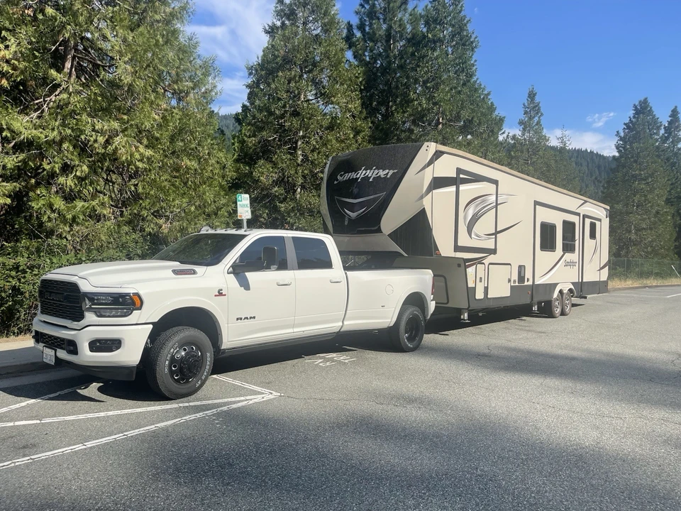 2022 Ram 3500 - Image 4 of 5
