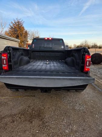 2022 Ram 3500 - Image 7 of 10