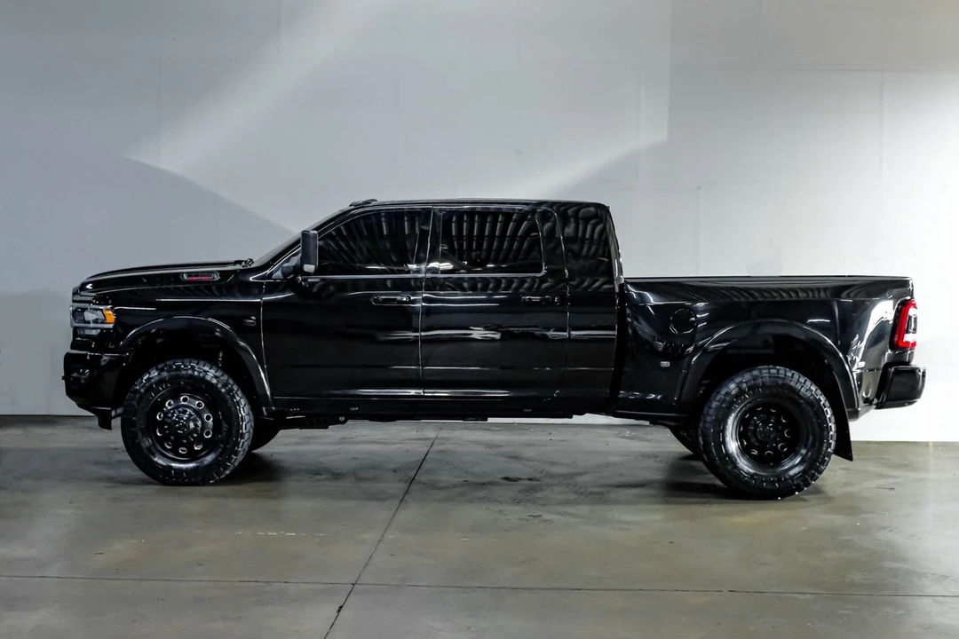 2022 Ram 3500 - Image 16 of 31