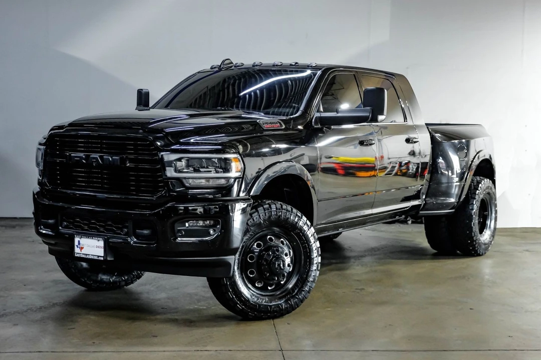 2022 Ram 3500 - Image 7 of 31