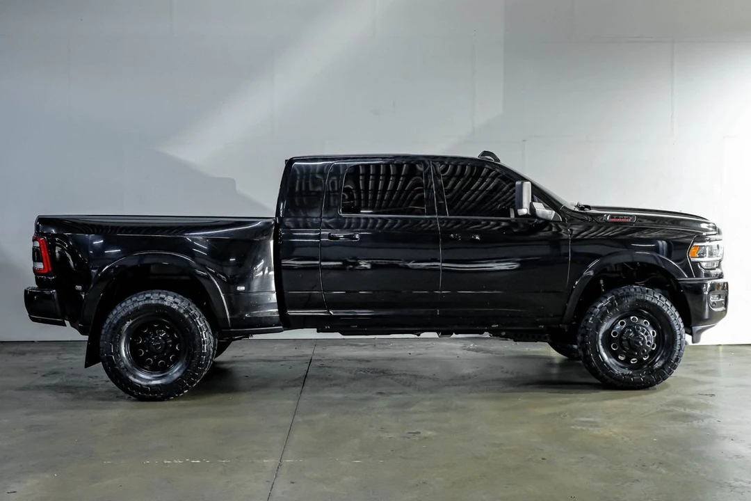 2022 Ram 3500 - Image 10 of 31