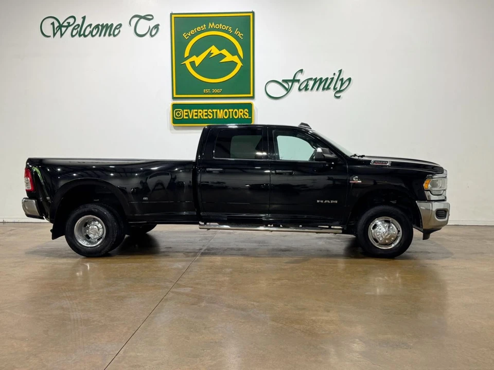 2022 Ram 3500 - Image 2 of 31