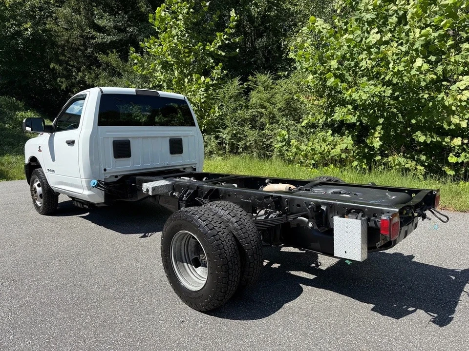 2022 Ram 3500 - Image 8 of 12