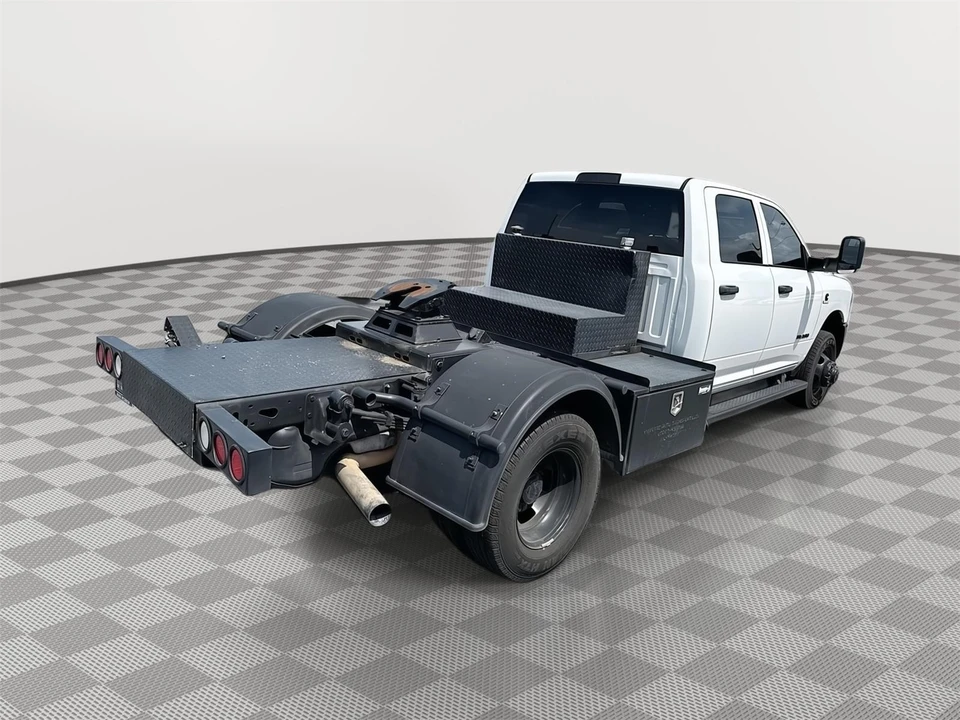 2022 Ram 3500 - Image 11 of 17
