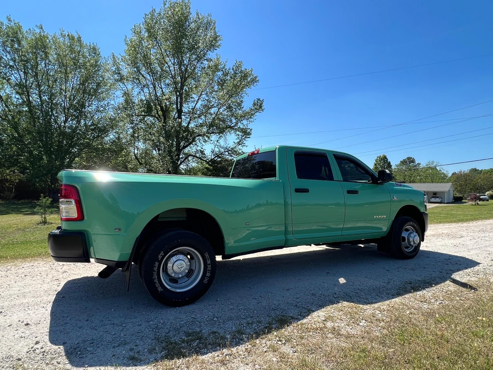 2022 Ram 3500 - Image 15 of 31