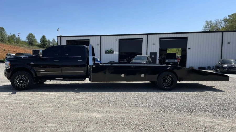 2022 Ram 4500 & 5500 - Image 2 of 19