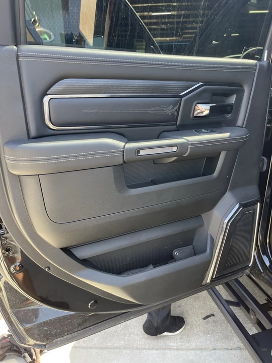 2022 Ram 4500 & 5500 - Image 18 of 19