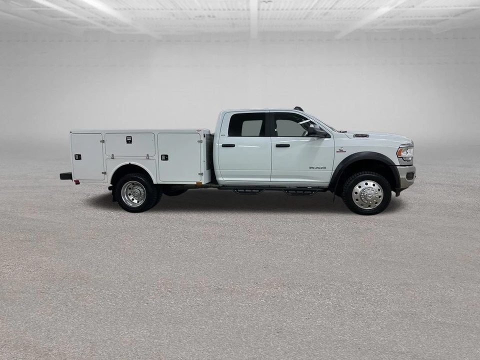 2022 Ram 4500 & 5500 - Image 14 of 21