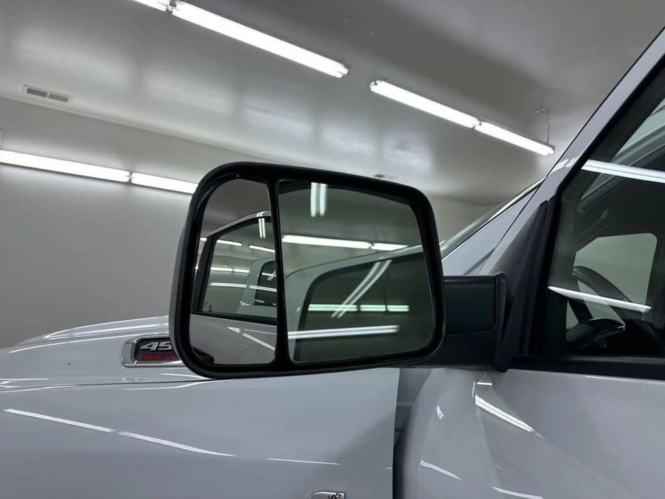 2022 Ram 4500 & 5500 - Image 17 of 21