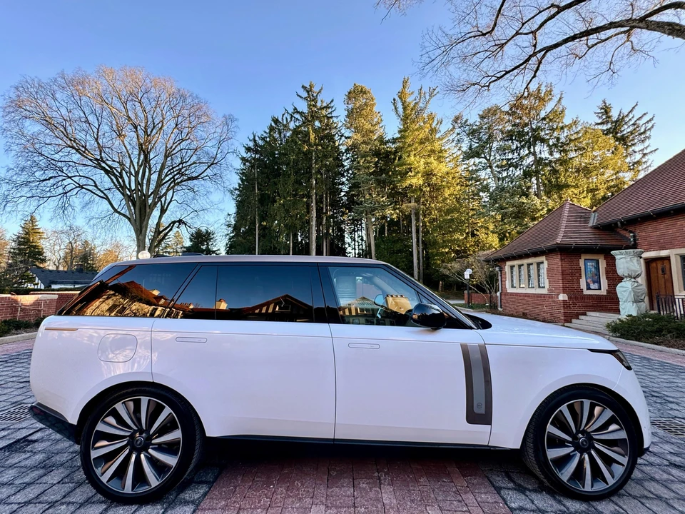 2022 Land Rover Range Rover L460 - Image 19 of 31