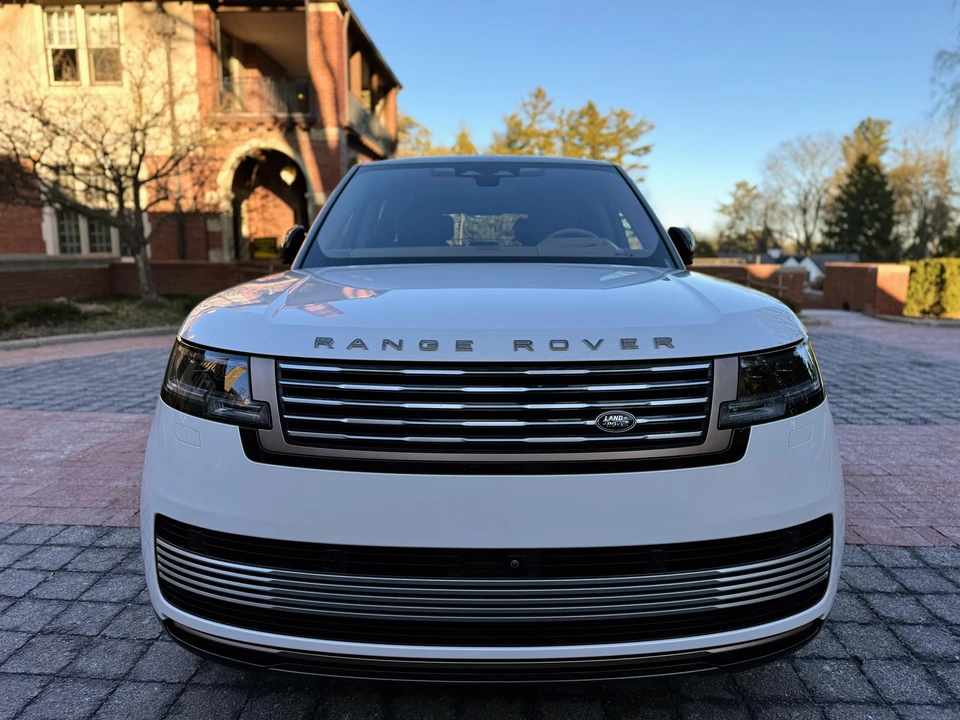 2022 Land Rover Range Rover L460 - Image 11 of 31