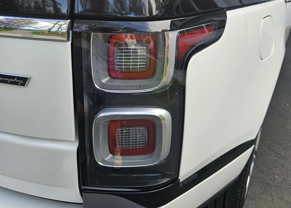 2022 Land Rover Range Rover L460 - Image 17 of 31
