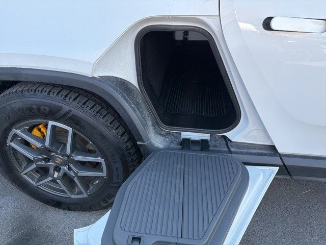 2022 Rivian R1T - Image 12 of 21