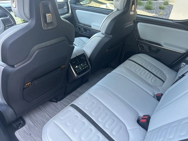 2022 Rivian R1T - Image 15 of 21