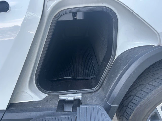 2022 Rivian R1T - Image 17 of 21