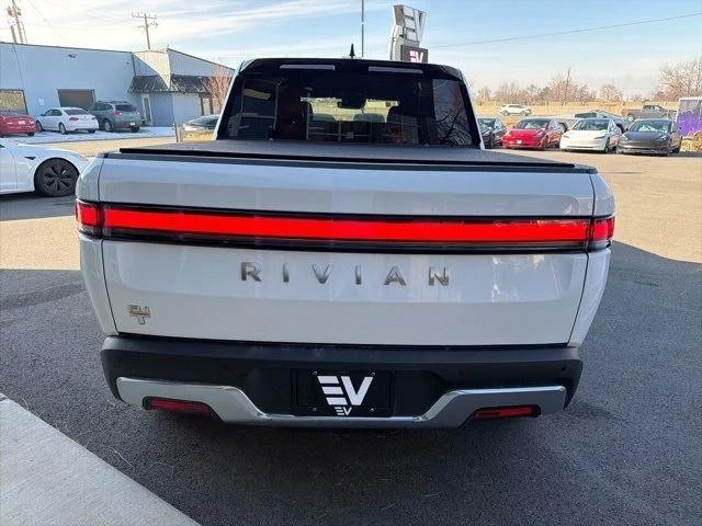 2022 Rivian R1T - Image 7 of 21
