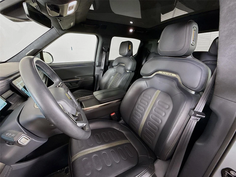 2022 Rivian R1T - Image 2 of 21
