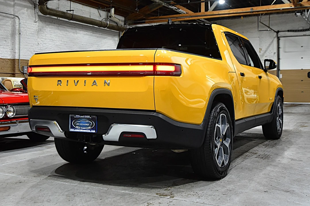 2022 Rivian R1T - Image 8 of 21