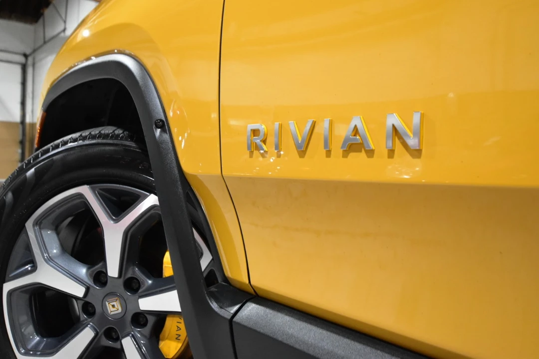 2022 Rivian R1T - Image 7 of 12