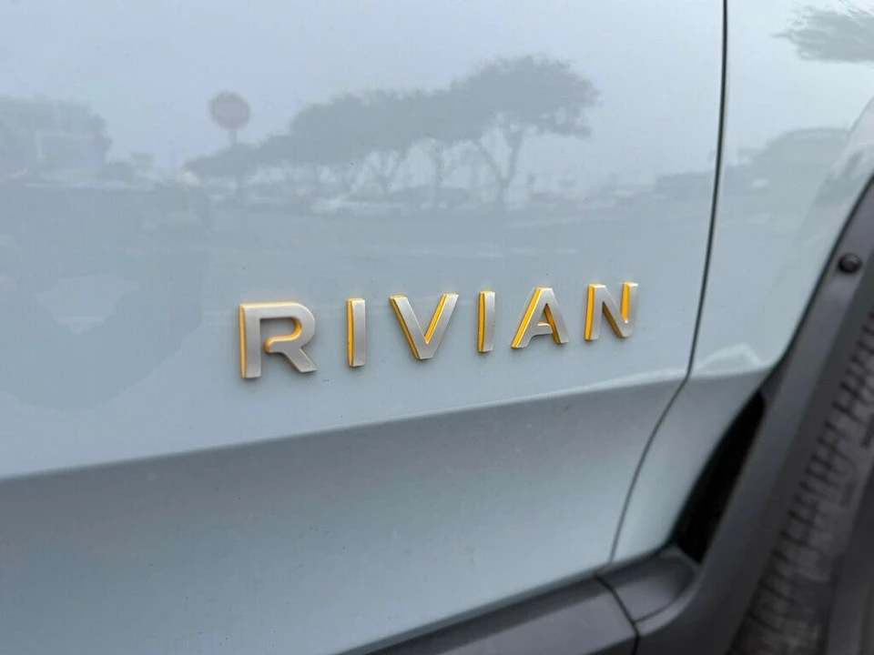 2022 Rivian R1T - Image 20 of 21