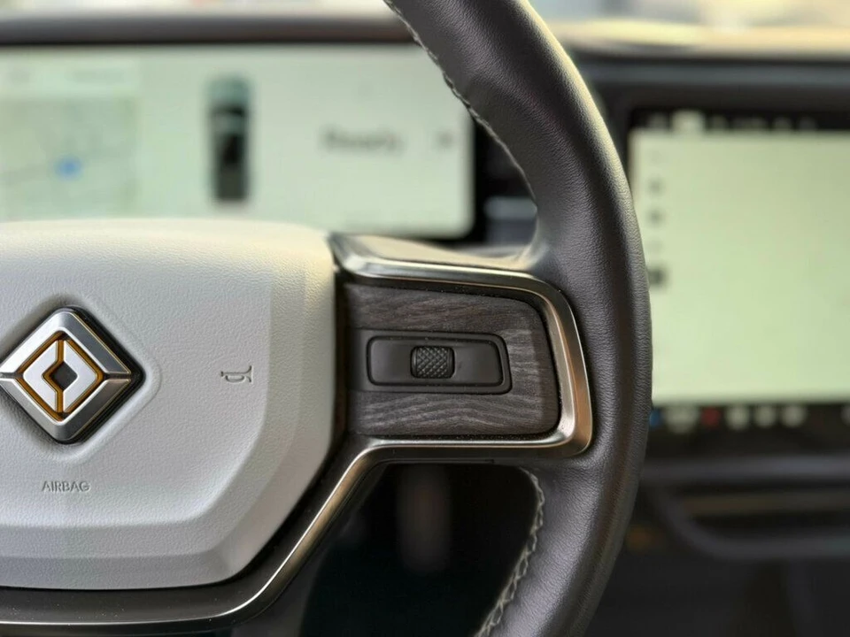 2022 Rivian R1T - Image 11 of 21