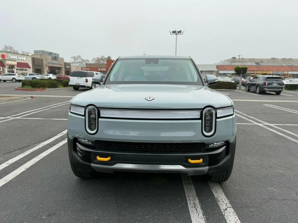 2022 Rivian R1T - Image 2 of 21