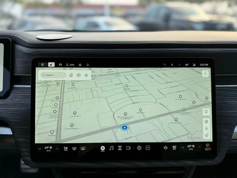 2022 Rivian R1T - Image 15 of 21