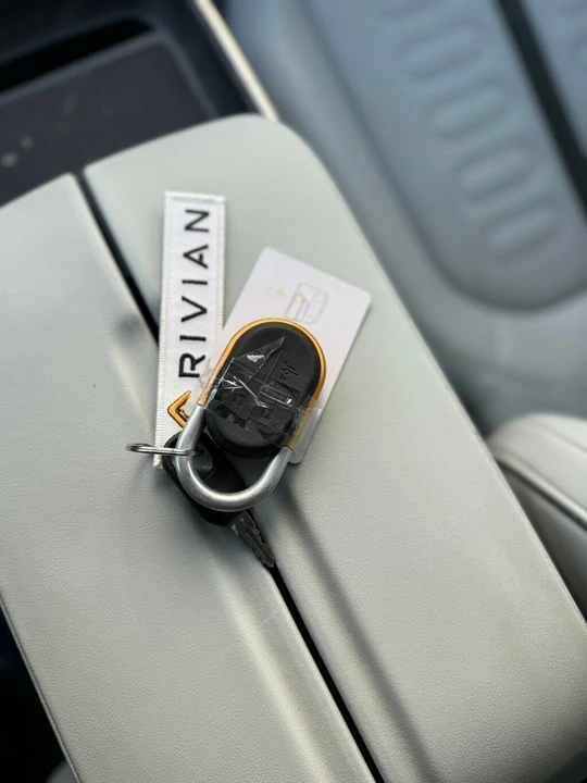 2022 Rivian R1T - Image 19 of 21