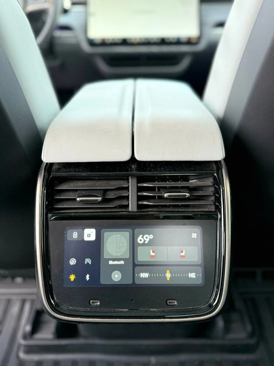 2022 Rivian R1T - Image 18 of 21