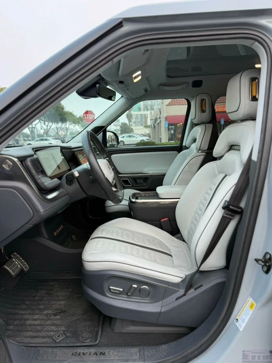 2022 Rivian R1T - Image 7 of 21