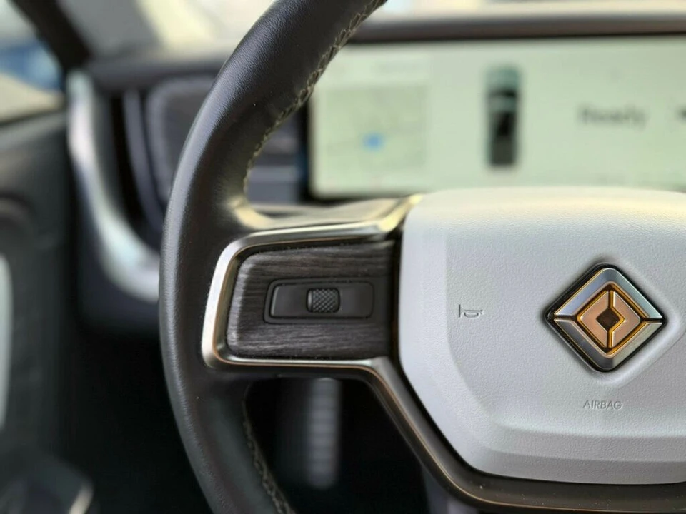 2022 Rivian R1T - Image 10 of 21