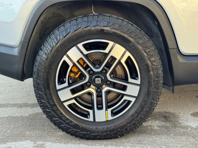 2022 Rivian R1T - Image 12 of 21