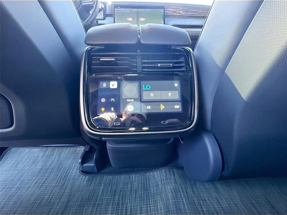 2022 Rivian R1T - Image 18 of 21