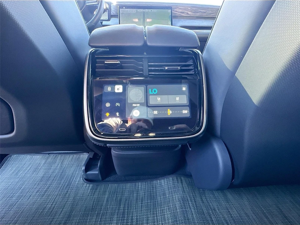 2022 Rivian R1T - Image 18 of 21