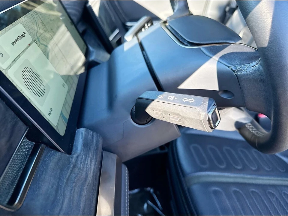 2022 Rivian R1T - Image 6 of 21