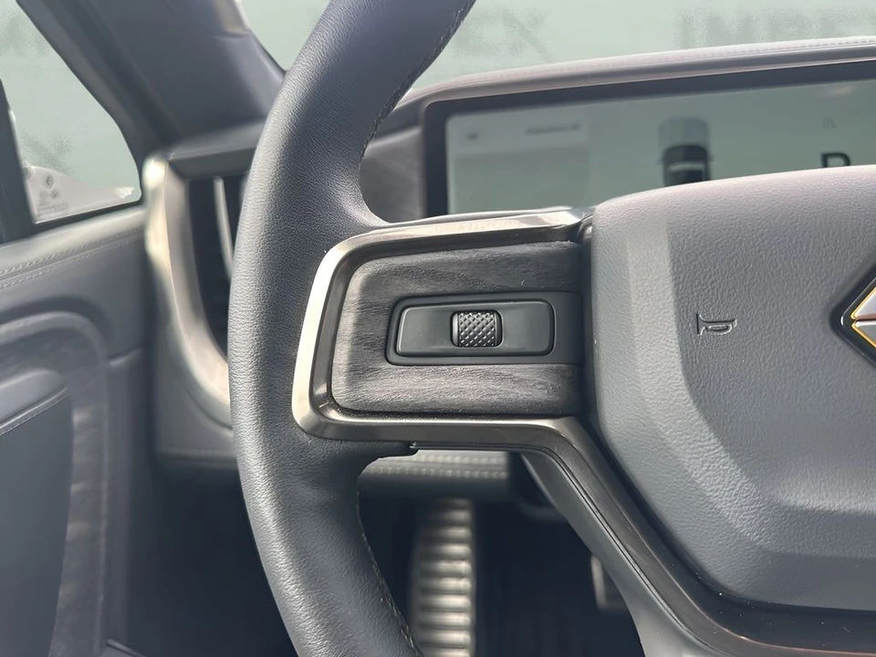 2022 Rivian R1T - Image 17 of 21
