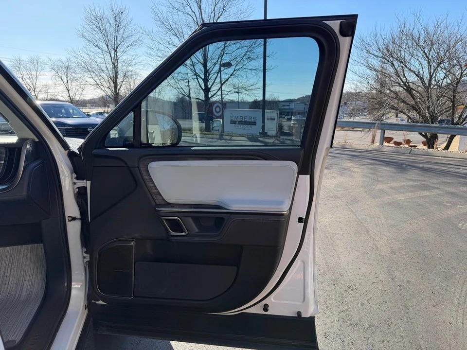 2022 Rivian R1T - Image 11 of 17