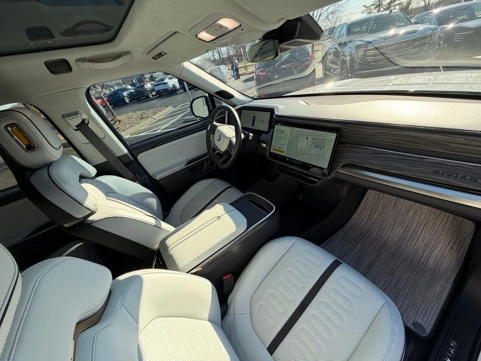 2022 Rivian R1T - Image 13 of 17