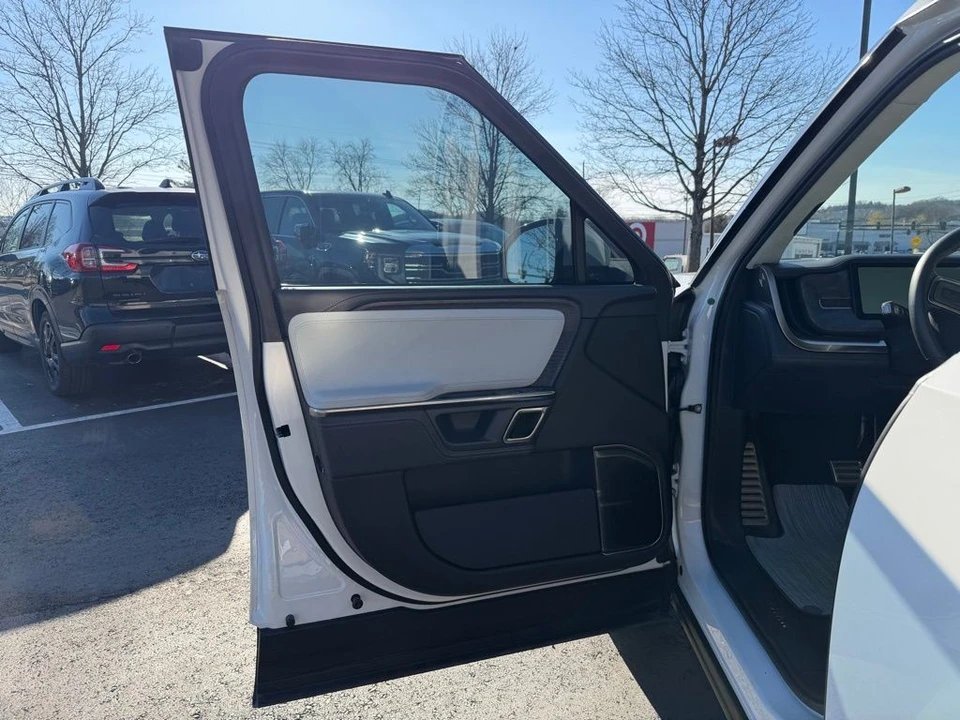 2022 Rivian R1T - Image 5 of 17