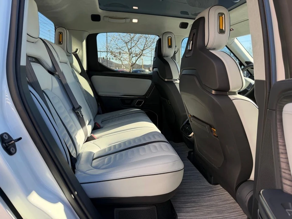 2022 Rivian R1T - Image 14 of 17