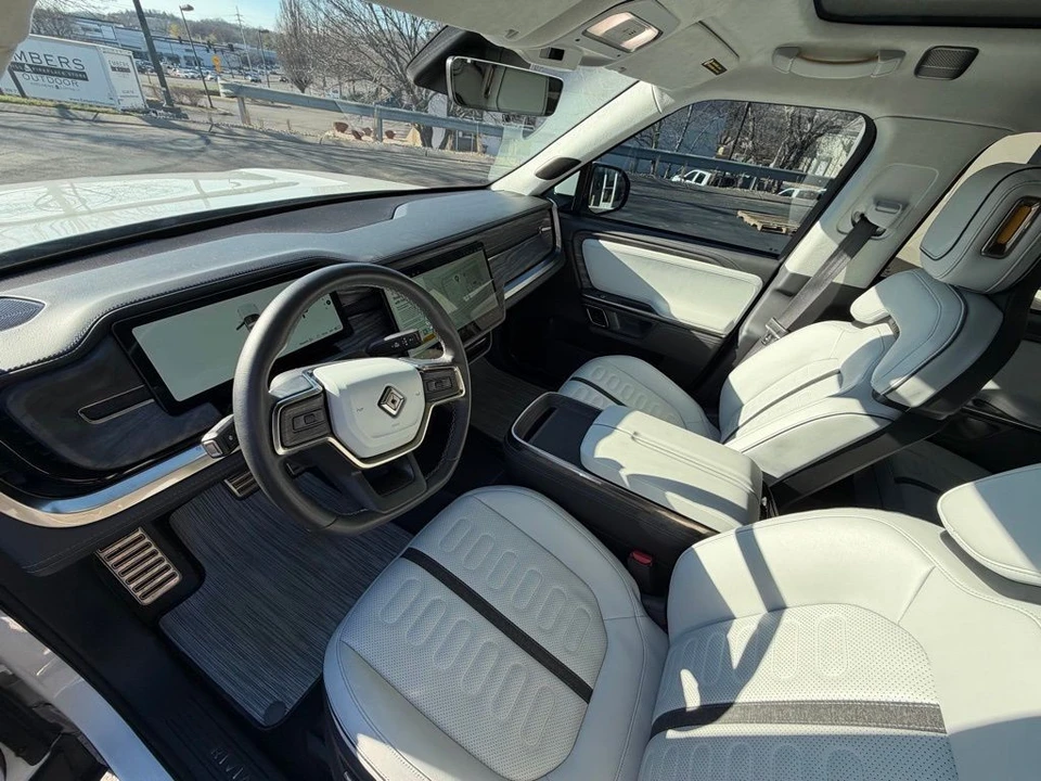 2022 Rivian R1T - Image 7 of 17