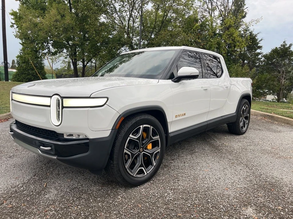 2022 Rivian R1T - Image 3 of 10