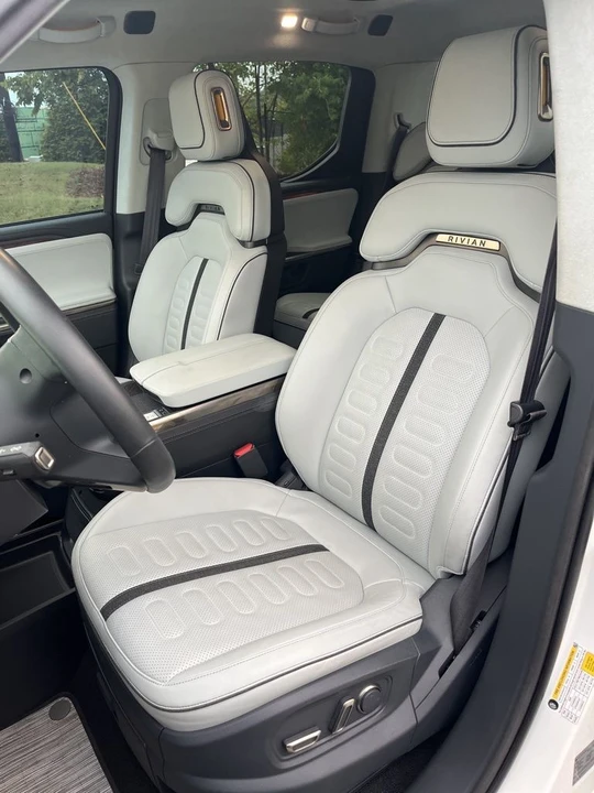 2022 Rivian R1T - Image 8 of 10