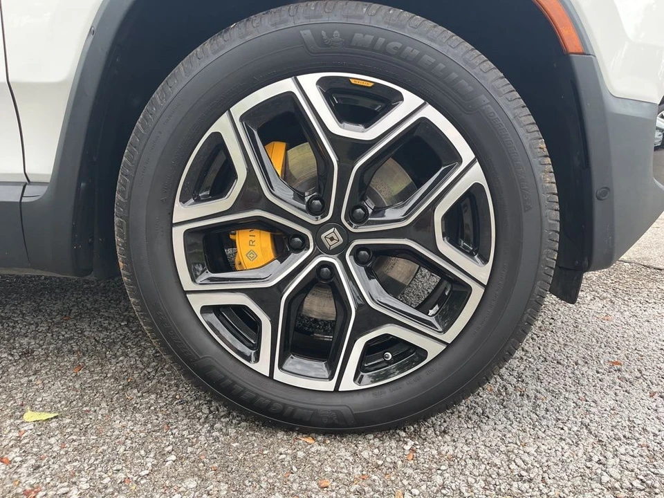 2022 Rivian R1T - Image 5 of 10