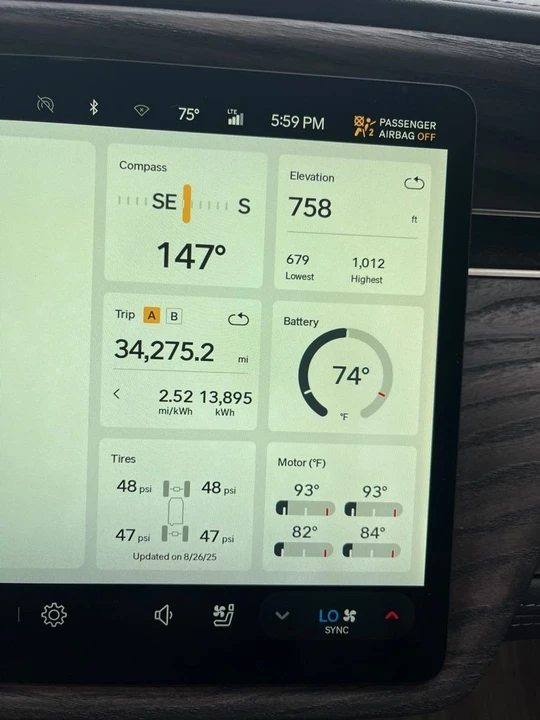 2022 Rivian R1T - Image 9 of 10