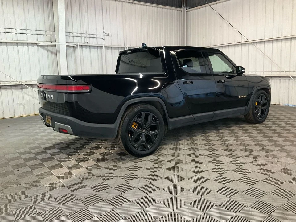 2022 Rivian R1T - Image 2 of 9