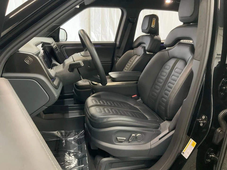 2022 Rivian R1T - Image 8 of 9