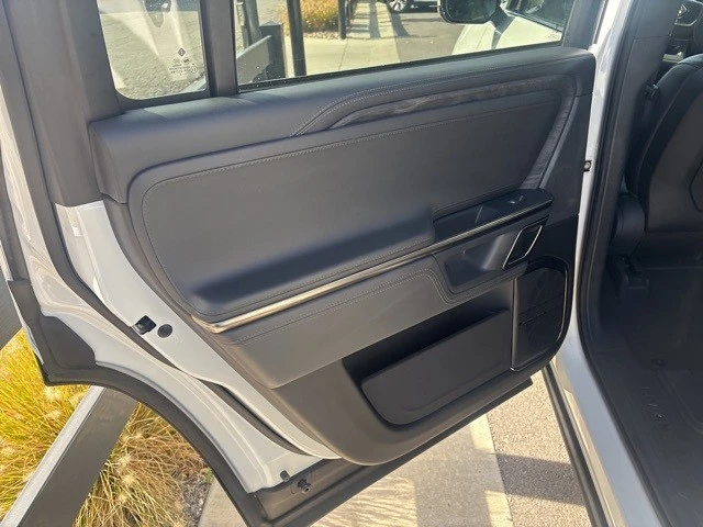 2022 Rivian R1S - Image 17 of 21