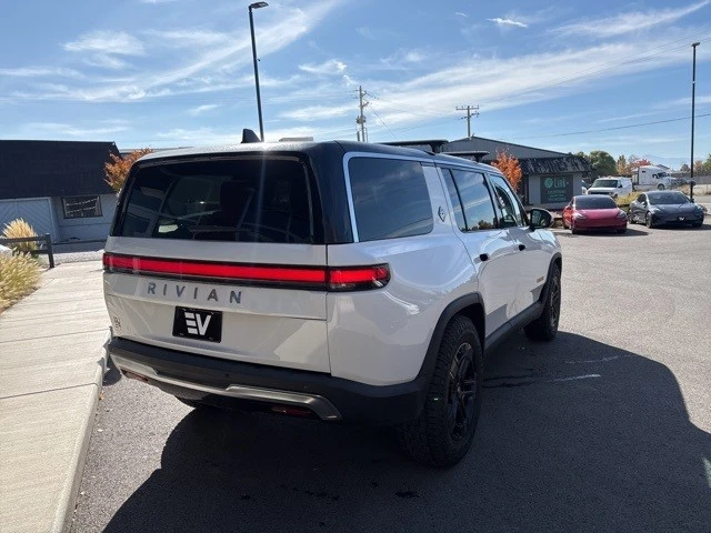 2022 Rivian R1S - Image 8 of 21